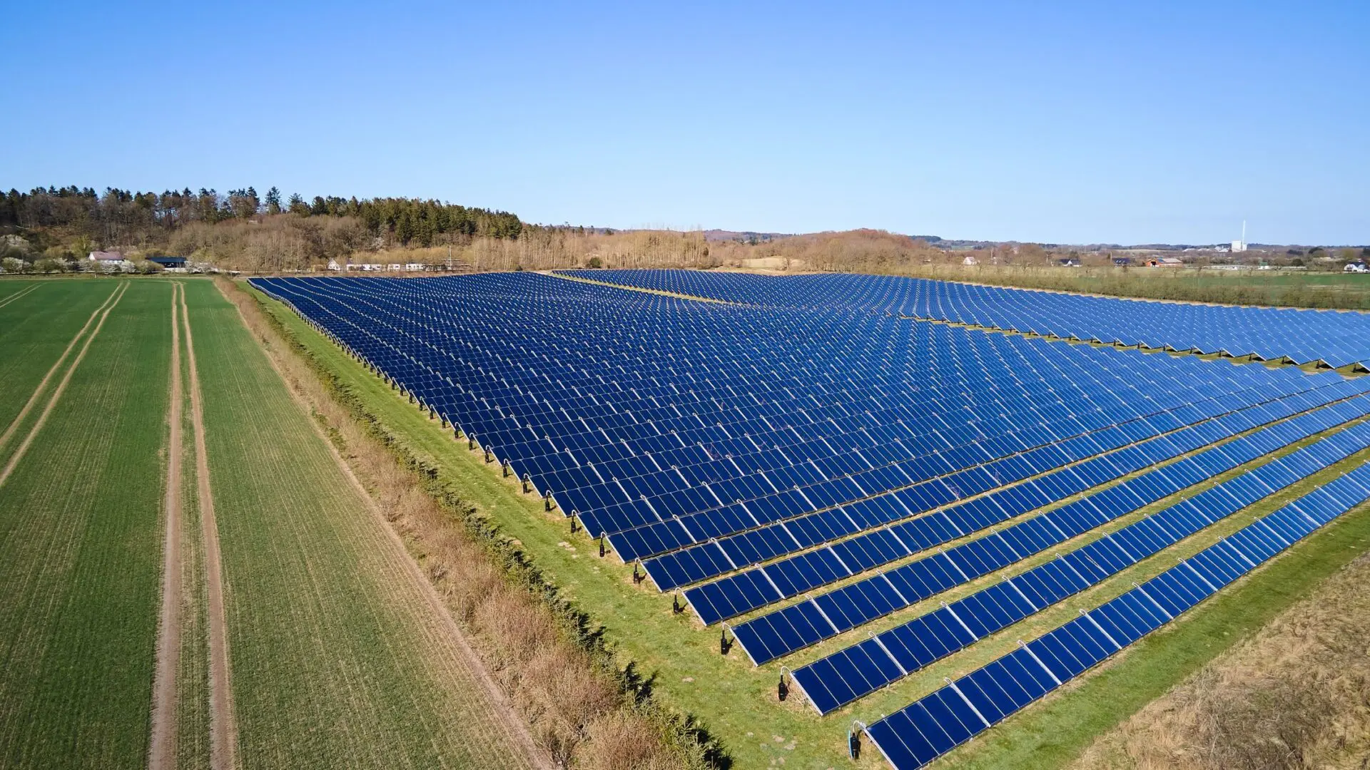 FI_Building-a-Solar-Farm-Landowner-Tips-for-the-Construction-Phase-scaled FI_Building-a-Solar-Farm-Landowner-Tips-for-the-Construction-Phase-scaled